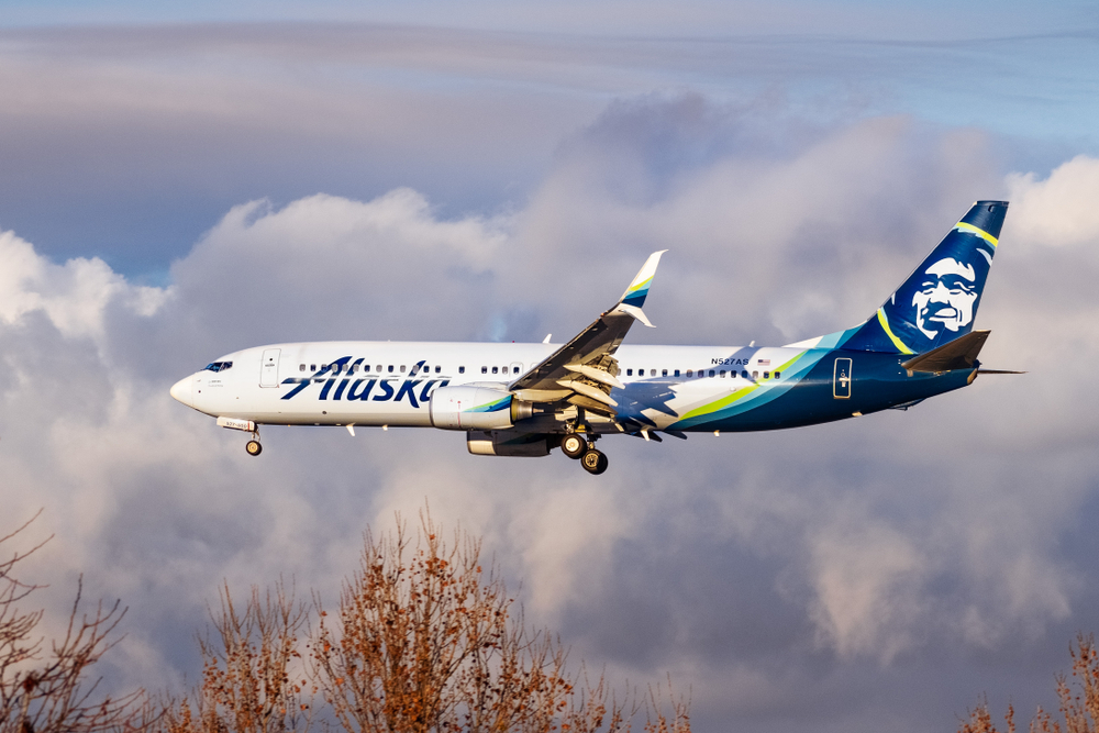 Alaska Airlines landing in winter 
